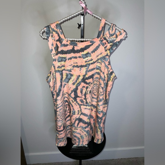 Stylish boutique tank top in size large with a fun print - never worn - summer! - Picture 2 of 8